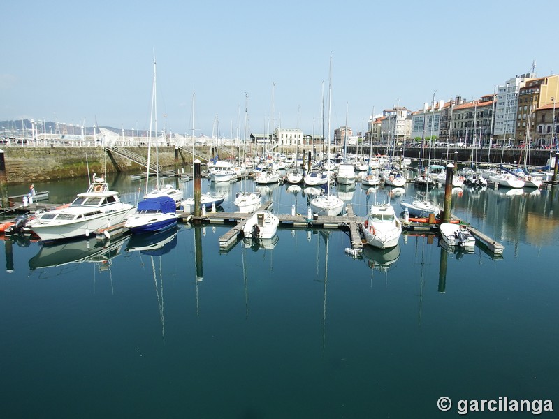 Puerto deportivo de Gijón