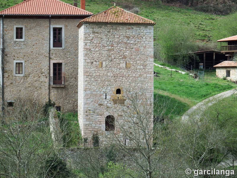 Torre y palacio de los Ferrera