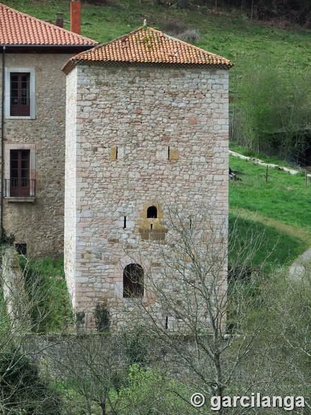 Torre y palacio de los Ferrera