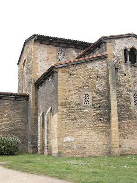 Iglesia de San Julián de los Prados