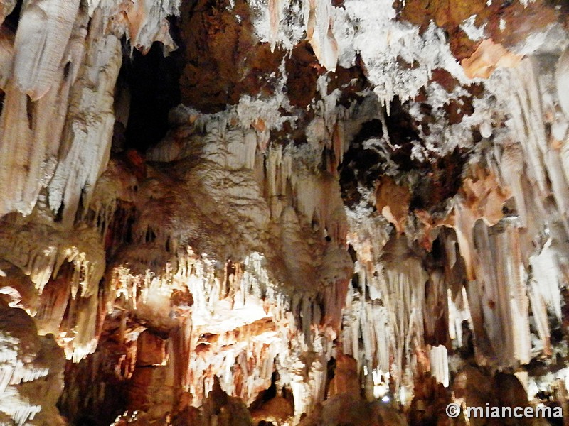 Cuevas del Cerro del Águila