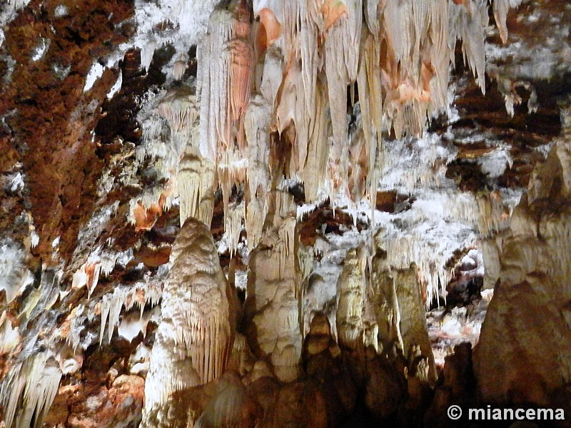 Cuevas del Cerro del Águila