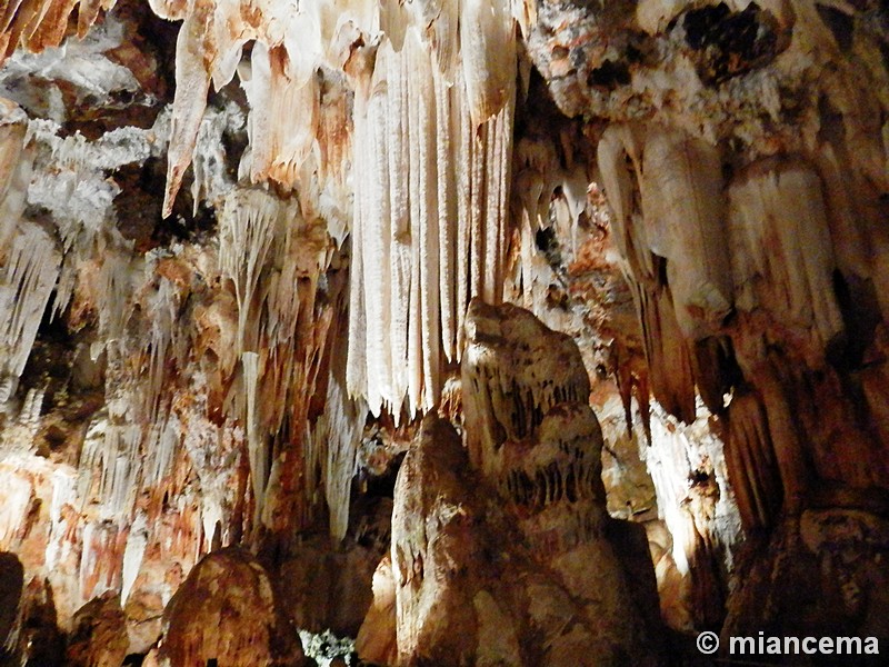 Cuevas del Cerro del Águila