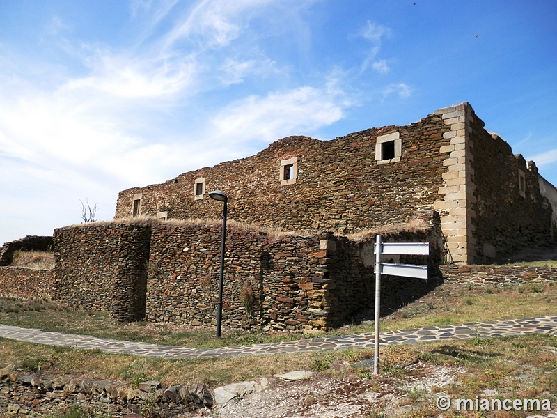 Castillo de Alcántara