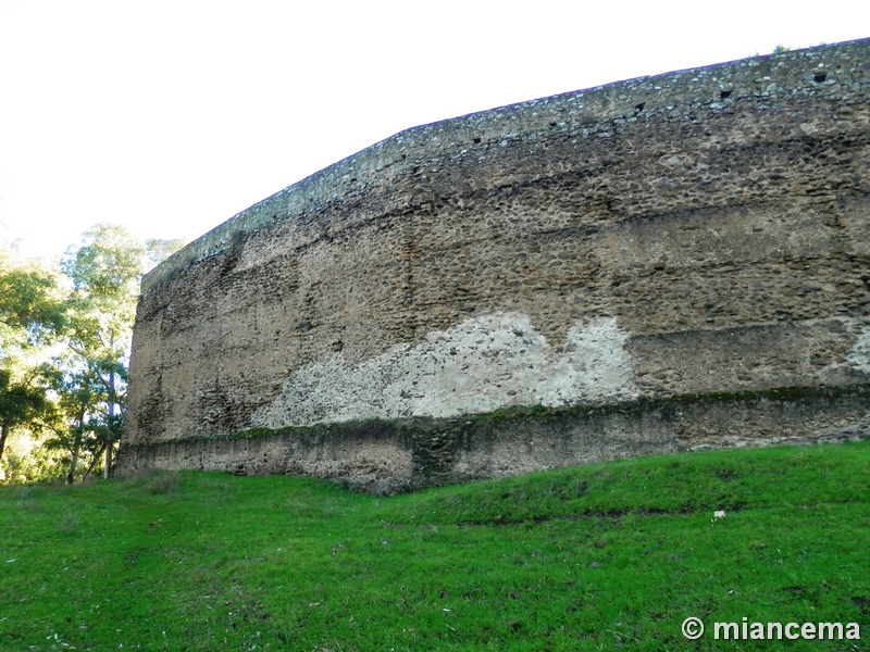 Muralla urbana de Granadilla