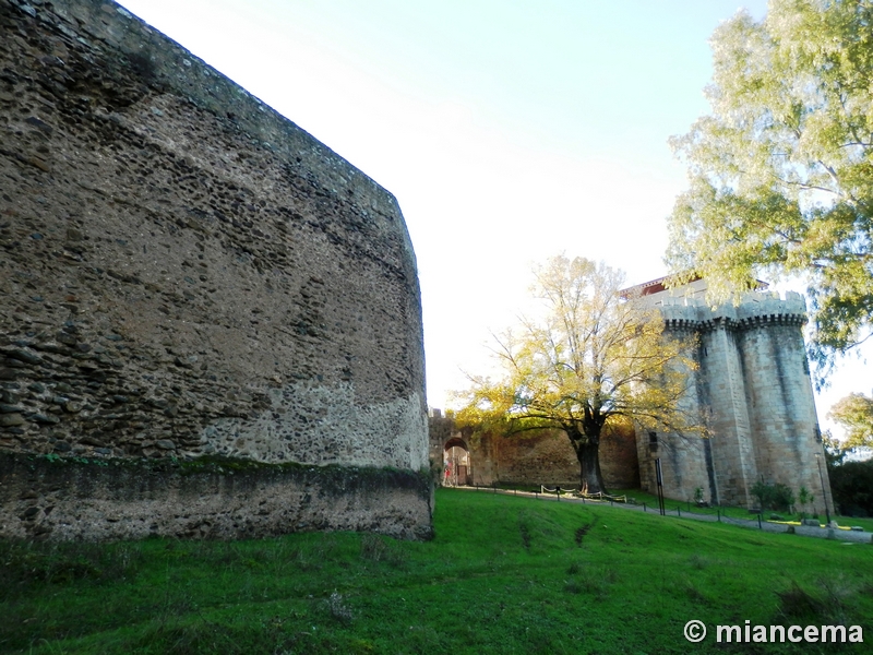 Muralla urbana de Granadilla