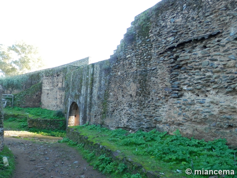 Muralla urbana de Granadilla