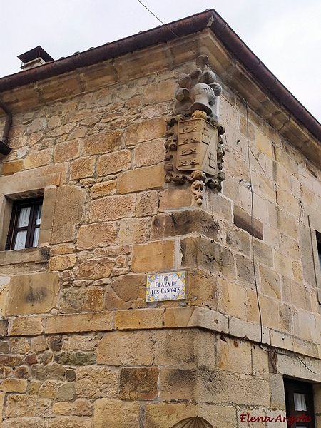 Casa Cuesta Mercadillo en Plaza Marqués de Valdecilla