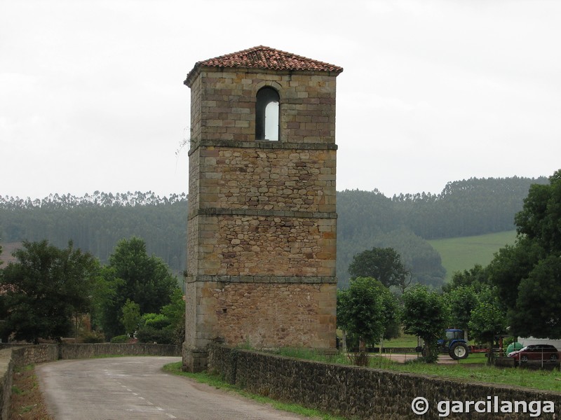 Torre de la antigua iglesia de Ibio