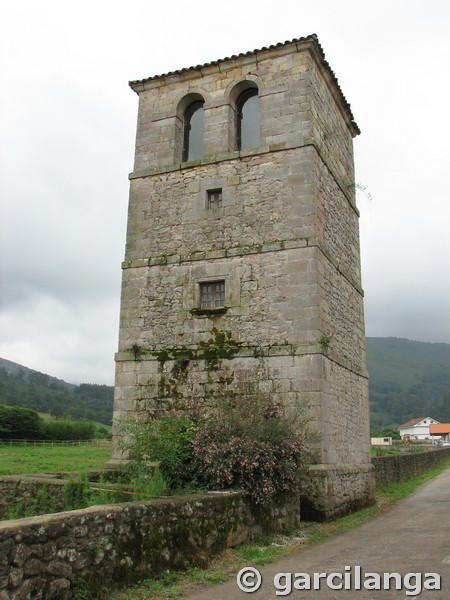 Torre de la antigua iglesia de Ibio