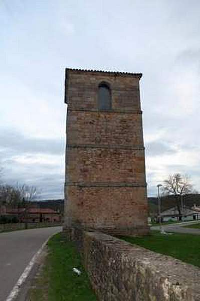 Torre de la antigua iglesia de Ibio