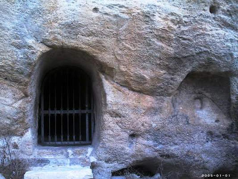 Ermita rupestre de Arroyuelos