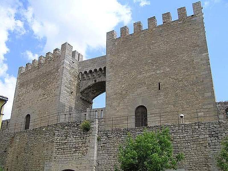 Puerta y torres de San Miguel