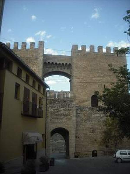 Puerta y torres de San Miguel