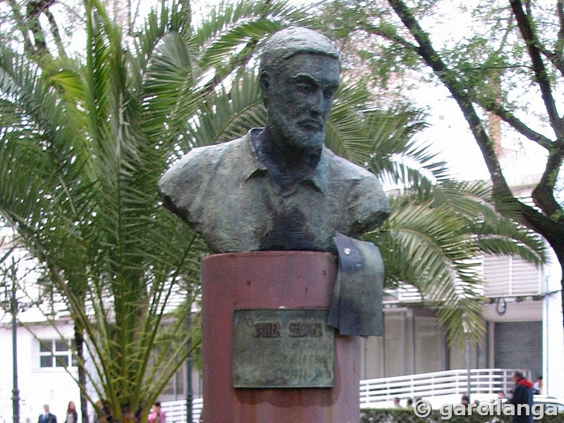 Monumento a Javier Segovia
