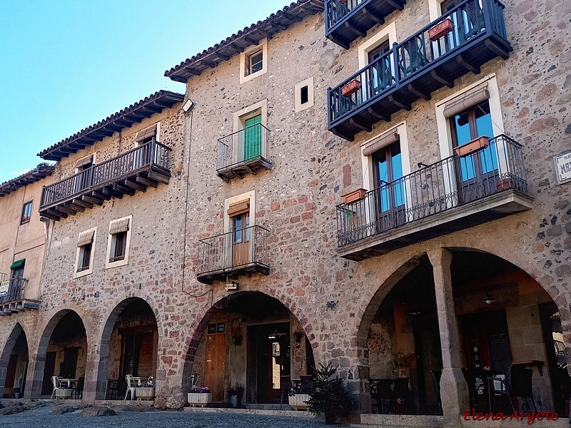 Plaza Mayor de Santa Pau