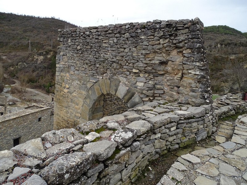 Muralla urbana de Montañana