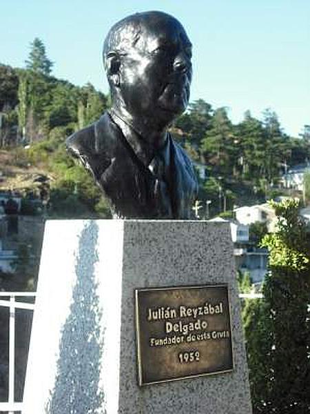 Monumento a Julián Reyzábal