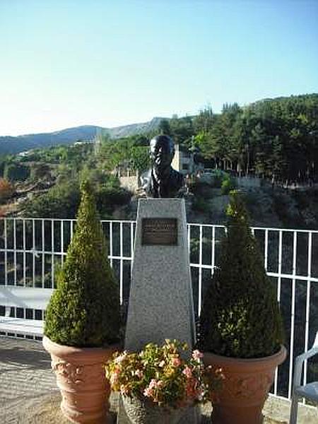 Monumento a Julián Reyzábal