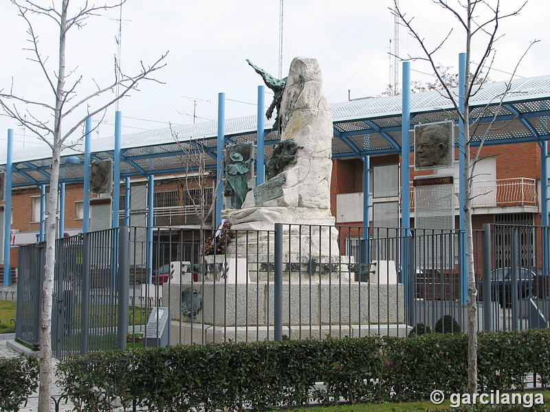 Monumento a Andrés Torrejón