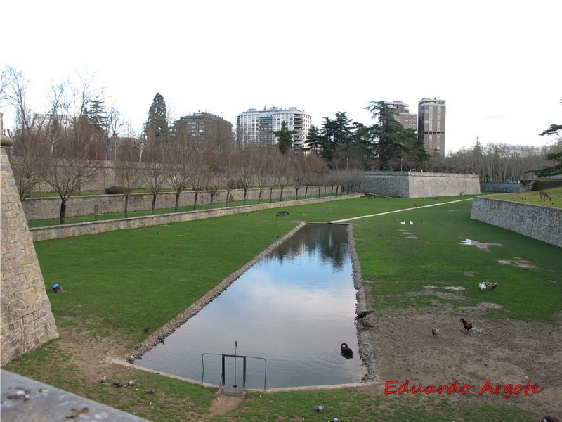 Muralla abaluartada de Pamplona