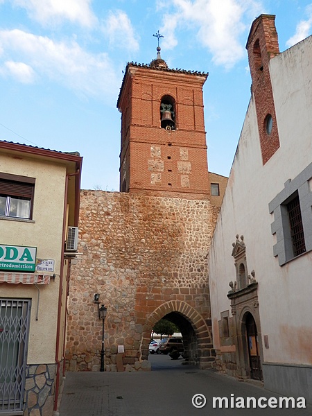 Torre y puerta de San Miguel