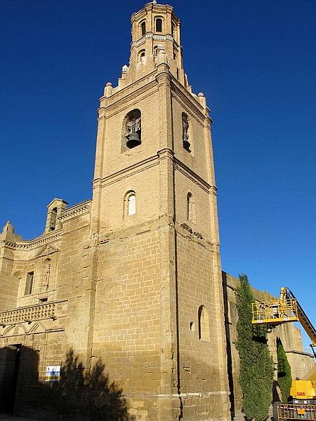 Iglesia fortificada de Santa María de la Corona