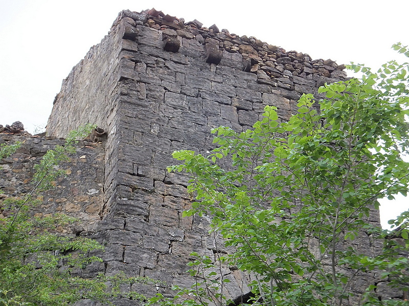 Muralla urbana de Tiermas